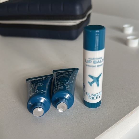 Navy Blue AWAY Collaboration with United Airlines Travel Bag with Accessories - Picture 6 of 6